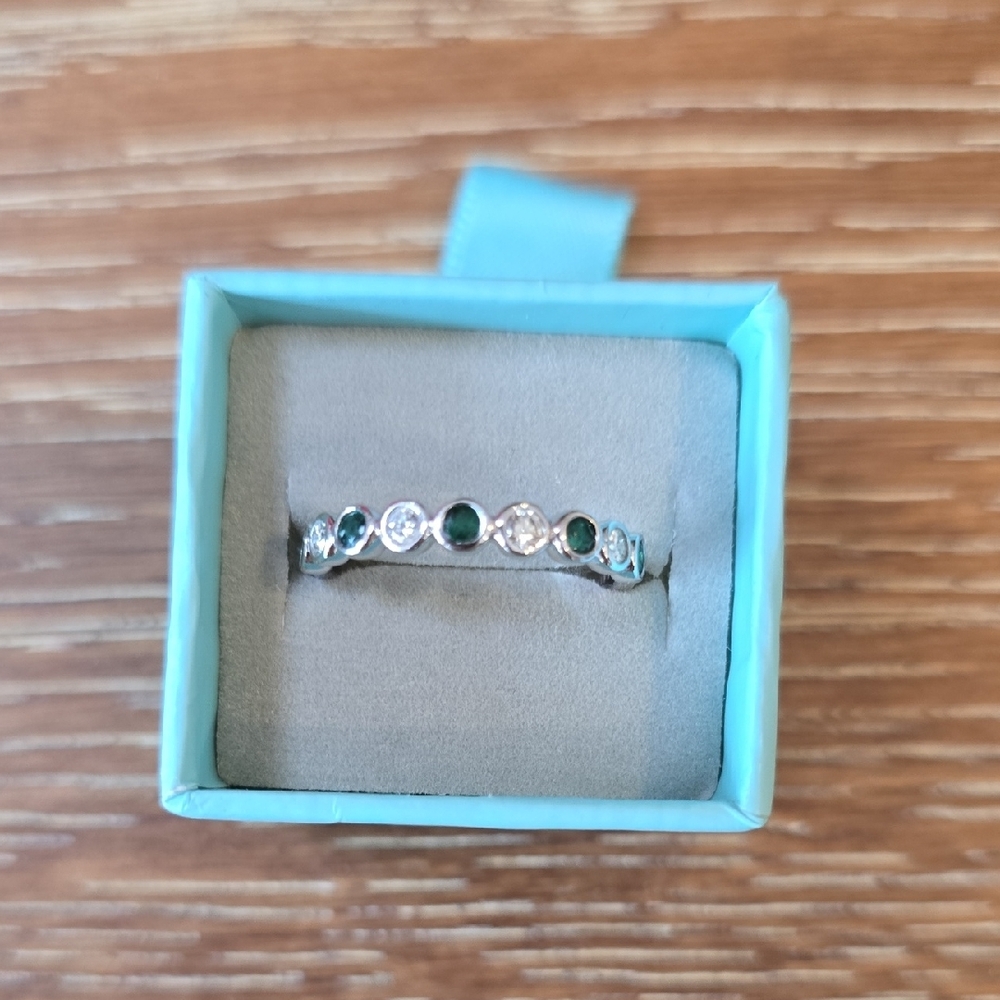 NWOT 14K WHITE GOLD, DIAMOND & EMERALD RING SIZE 7